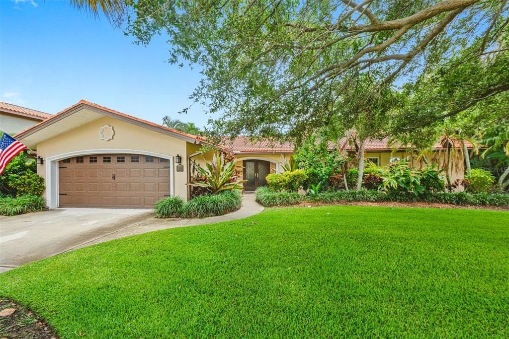 4717 OVERLOOK DRIVE NE ST PETERSBURG, FL 33703