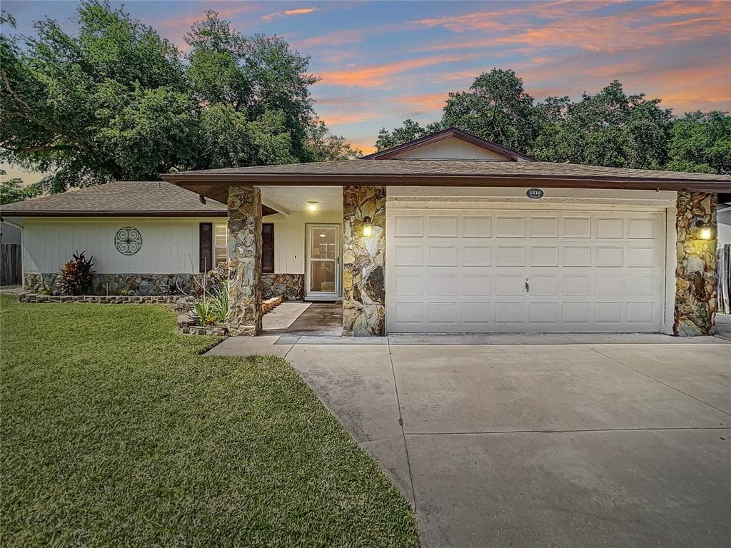 1212 MARKLEY DRIVE