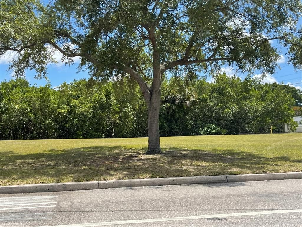 7705 9TH STREET NE ST PETERSBURG, FL 33702
