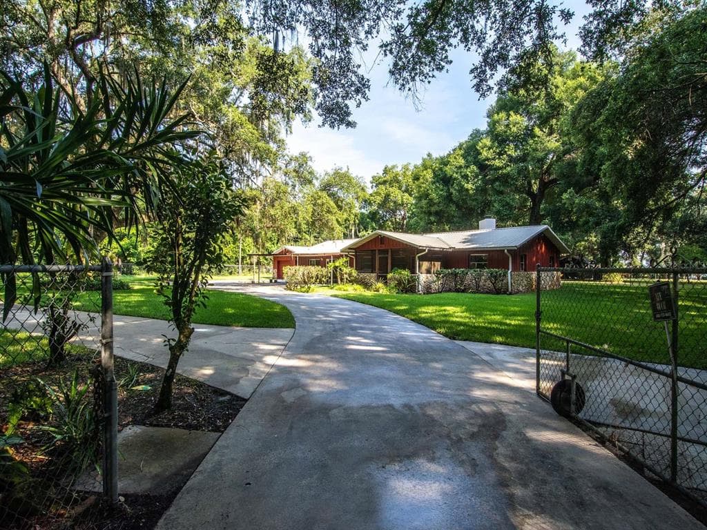 7851 SADLER ROAD MOUNT DORA, FL 32757