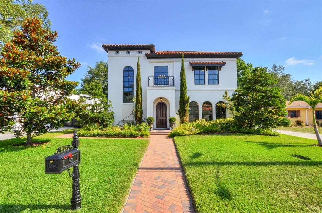 807 W WARREN AVENUE TAMPA, FL 33602