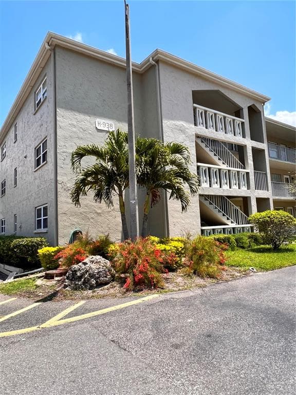 938 VIRGINIA STREET UNIT 102 DUNEDIN, FL 34698