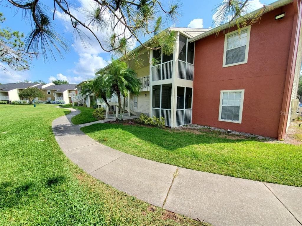 209 LAKE BROOK CIRCLE UNIT 108 BRANDON, FL 33511