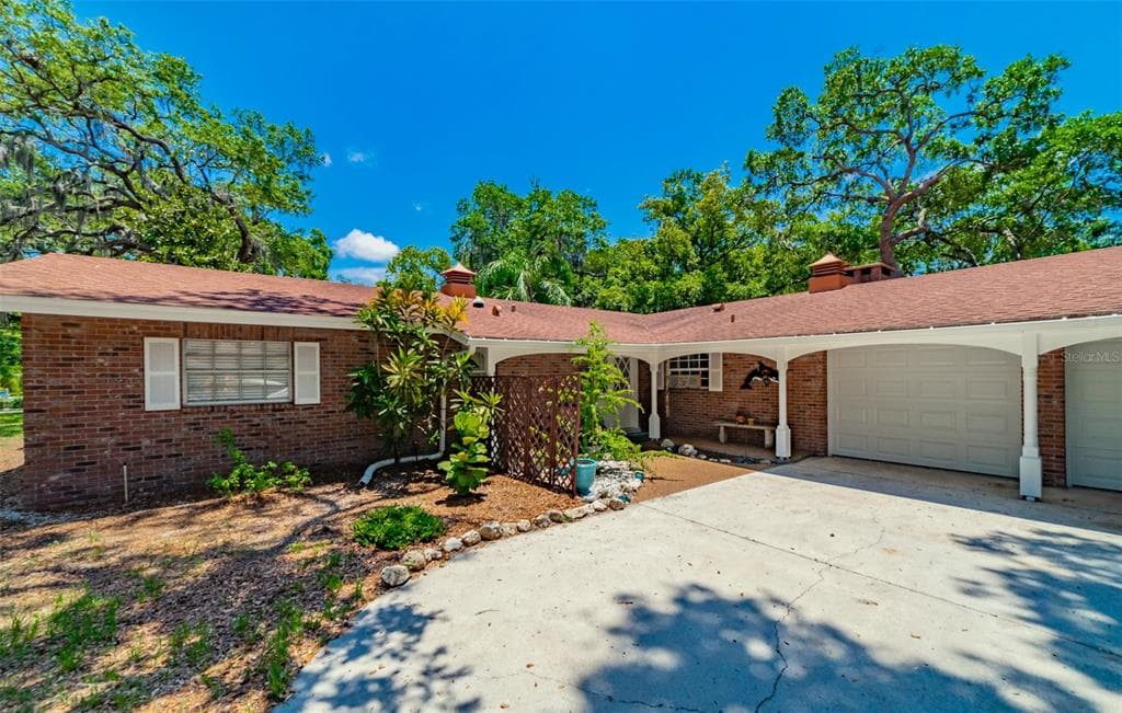 375 VELMA DRIVE W LARGO, FL 33770