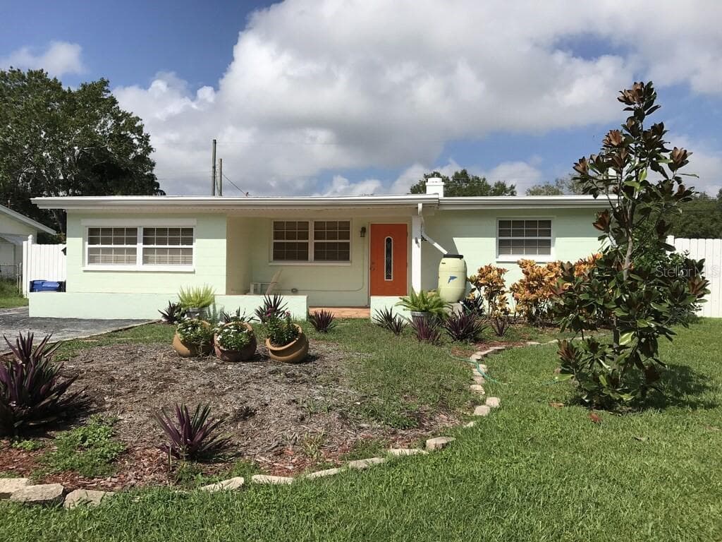 5698 PERSHING STREET NE ST PETERSBURG, FL 33703