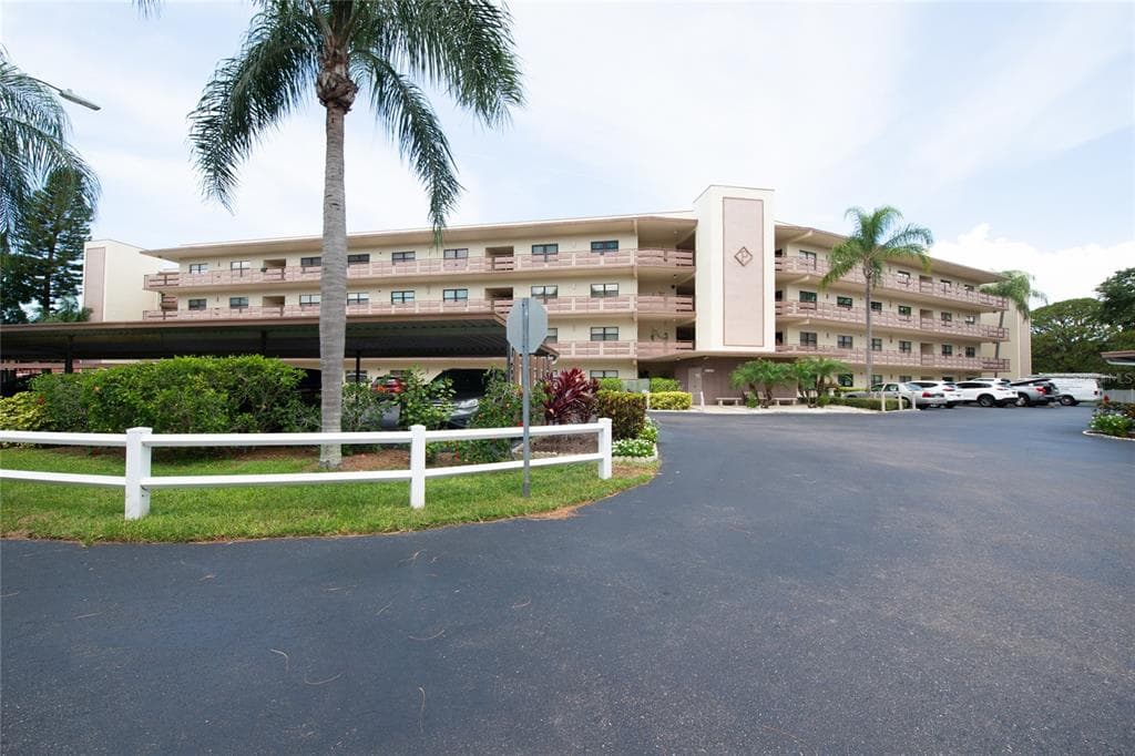 6188 80TH STREET N UNIT 310 ST PETERSBURG, FL 33709
