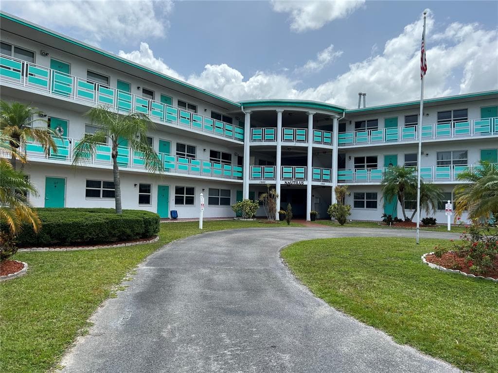 1950 59TH AVENUE N UNIT 207 ST PETERSBURG, FL 33714