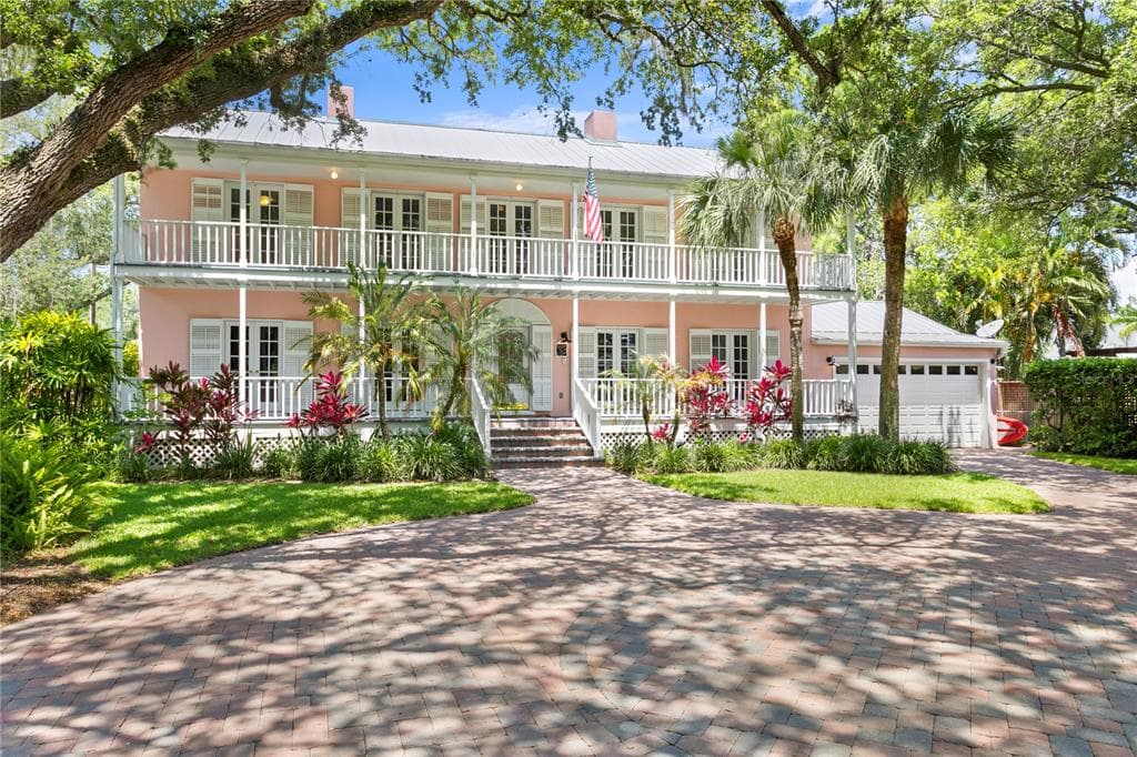 5017 S SHORE CREST CIRCLE TAMPA, FL 33609