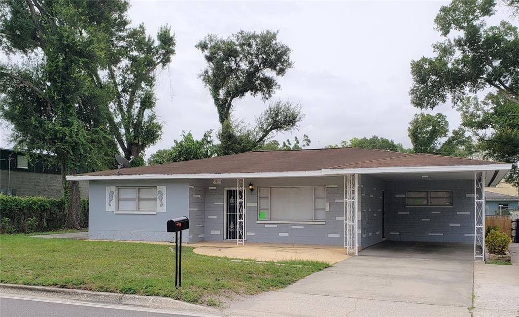 3915 E COLUMBUS DRIVE TAMPA, FL 33605