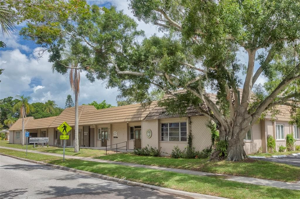 1016 PONCE DE LEON BOULEVARD UNIT 2 BELLEAIR, FL 33756