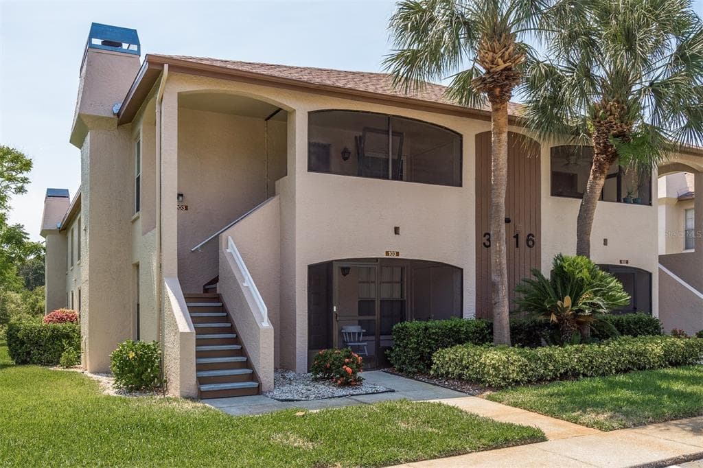 3016 BONAVENTURE CIRCLE UNIT 203 PALM HARBOR, FL 34684