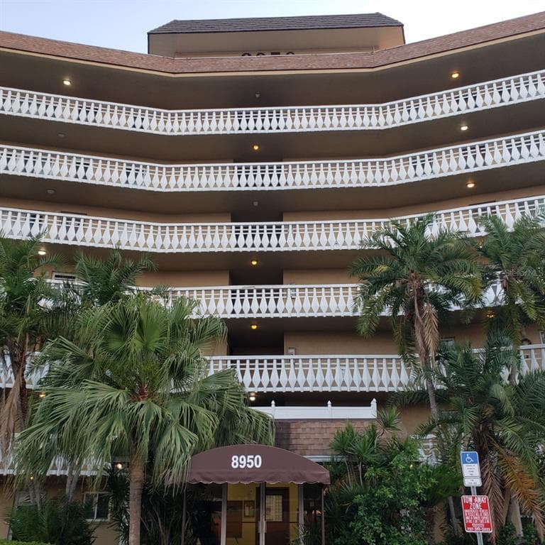 8950 PARK BOULEVARD UNIT 303 SEMINOLE, FL 33777