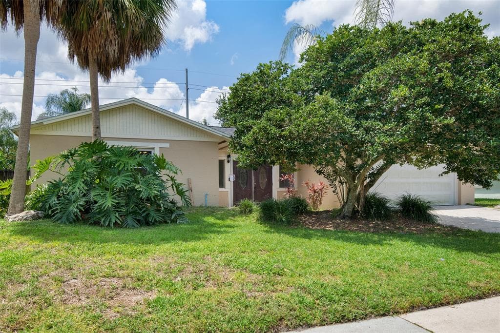 4705 FOXSHIRE CIRCLE TAMPA, FL 33624