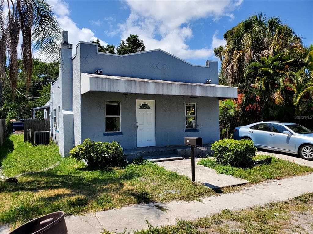 735 27TH AVENUE W BRADENTON, FL 34205