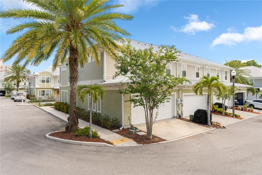 1282 CALUSA CIRCLE CLEARWATER, FL 33755