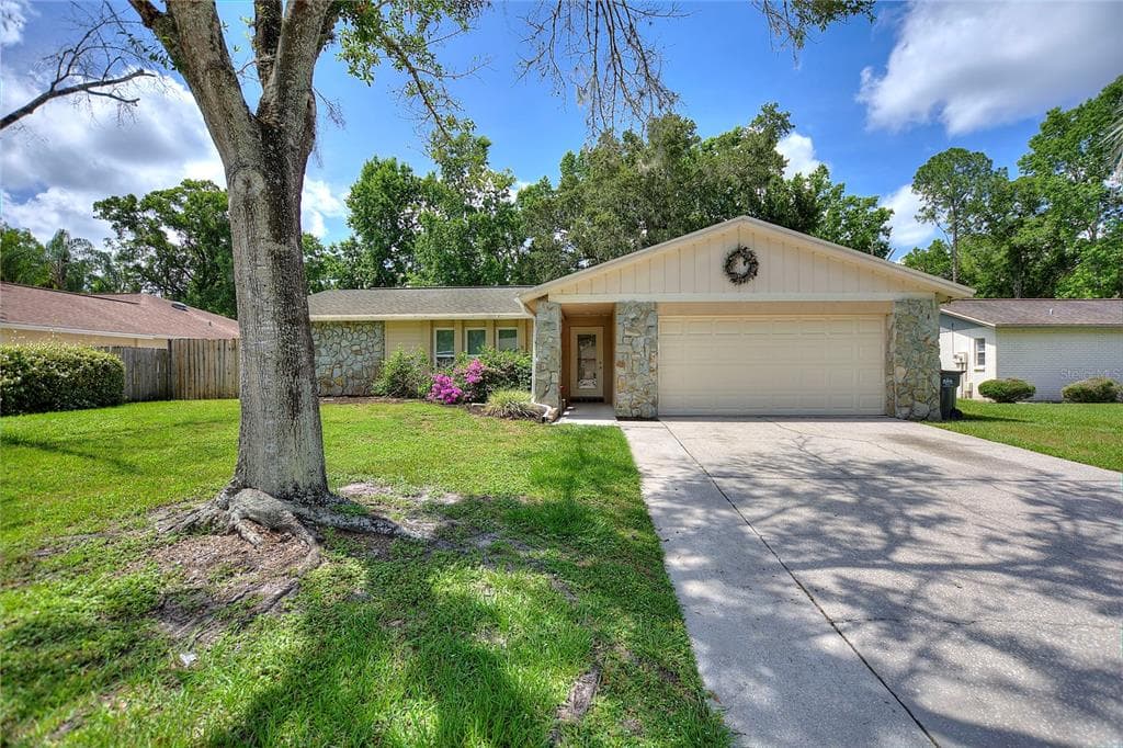 2409 BLIND POND AVENUE LUTZ, FL 33549