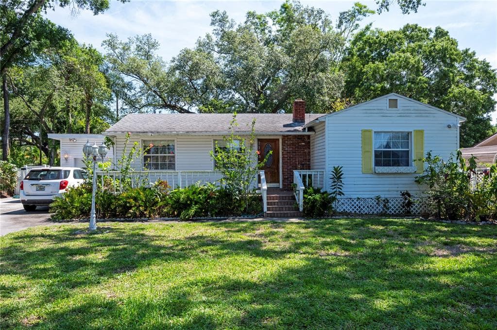 2103 W FARWELL DRIVE TAMPA, FL 33603