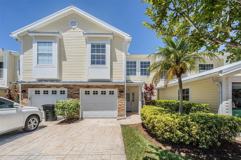923 WOODBRIDGE COURT SAFETY HARBOR, FL 34695