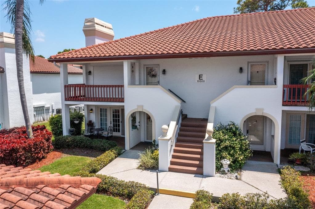 10500 VILLAGE DRIVE UNIT E-101 SEMINOLE, FL 33772
