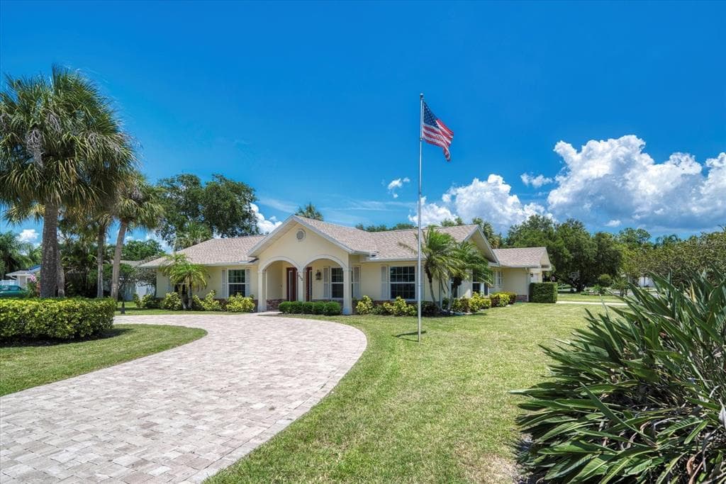 413 HARBOR VIEW LANE LARGO, FL 33770