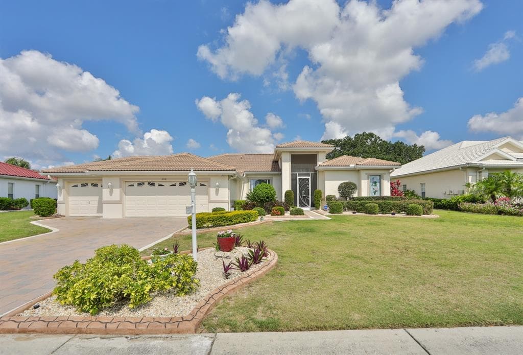1110 SIGNATURE DRIVE SUN CITY CENTER, FL 33573