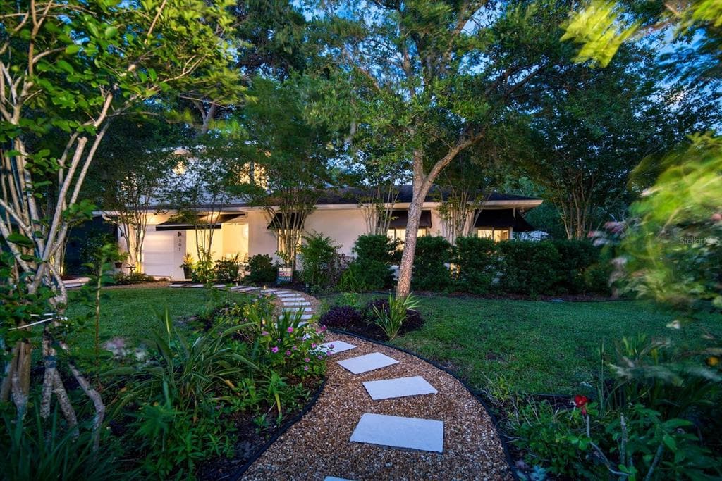 301 BROADWAY DUNEDIN, FL 34698