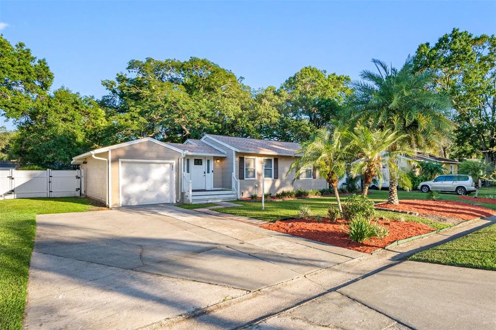 4915 W BARTLETT DRIVE TAMPA, FL 33603