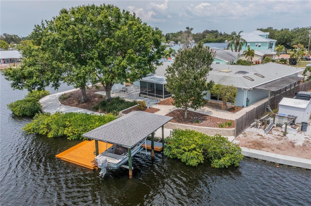 807 LEISEY CIRCLE RUSKIN, FL 33570
