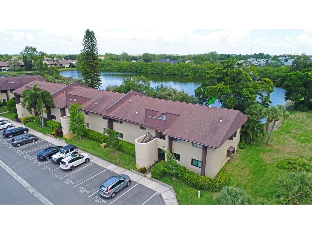 10735 VILLAGE CLUB CIRCLE N UNIT 105 ST PETERSBURG, FL 33716