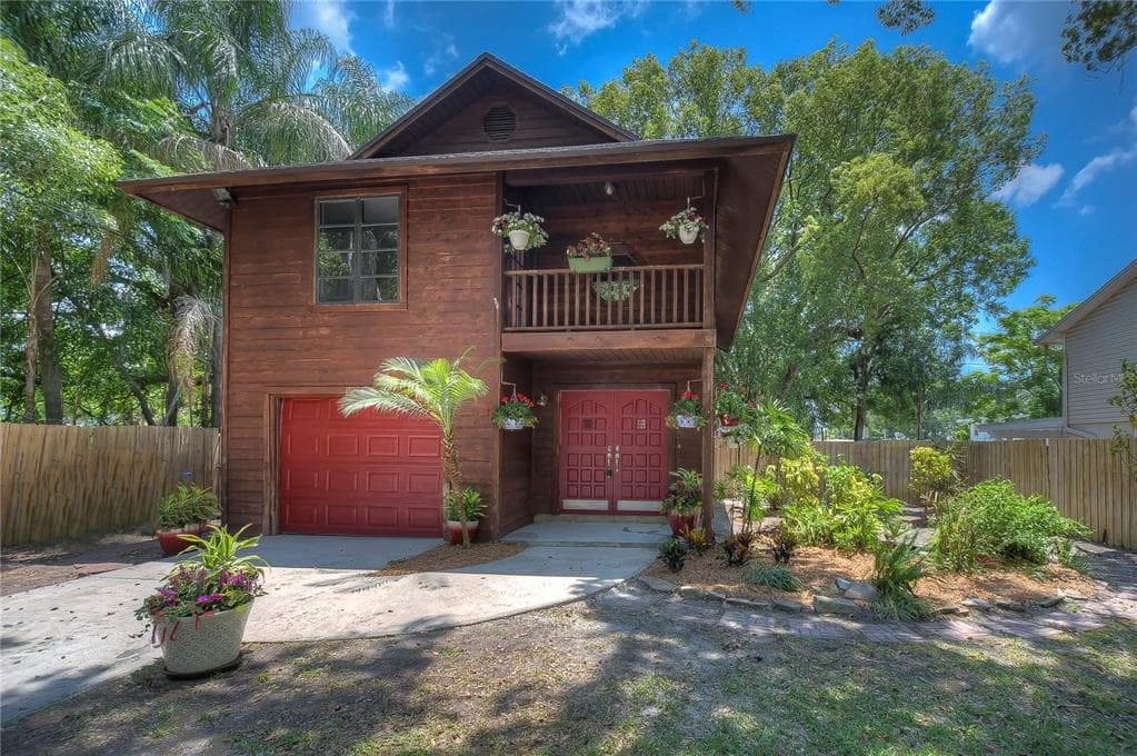 2204 HOWARD LANE TAMPA, FL 33612