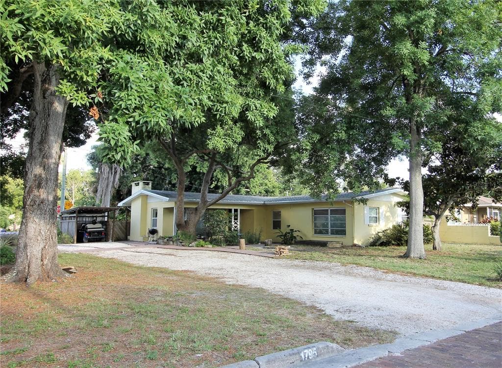 1795 PASADENA DRIVE