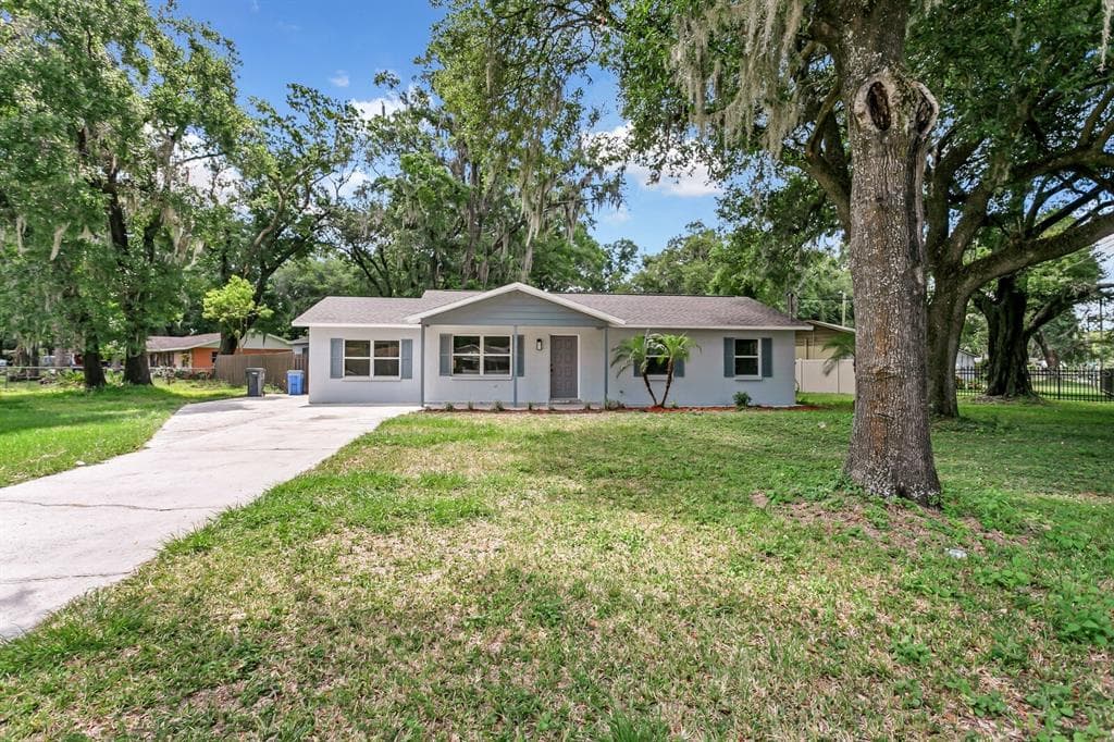 2106 OAKVIEW LANE PLANT CITY, FL 33566