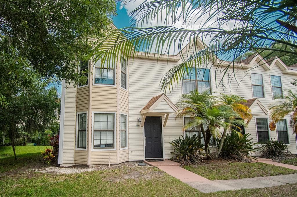 2302 MAKI ROAD UNIT 106 PLANT CITY, FL 33563