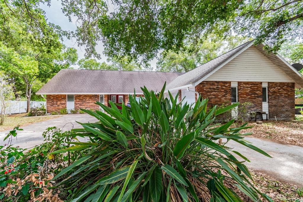 2391 NURSERY RD CLEARWATER, FL 33764
