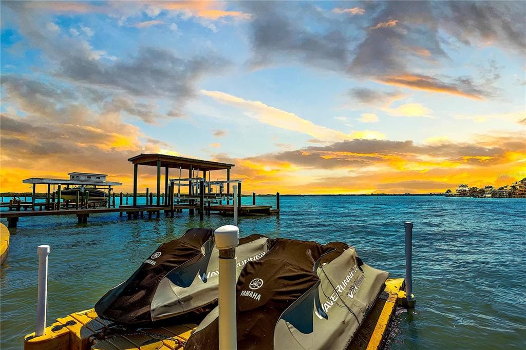 909 BAY ESPLANADE CLEARWATER BEACH, FL 33767