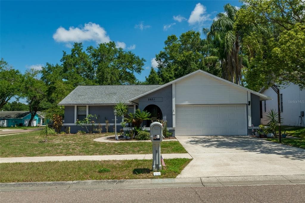 2621 SUNNYSIDE CIRCLE PALM HARBOR, FL 34684