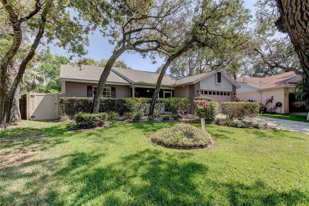 1000 ROLLING OAKS AVENUE