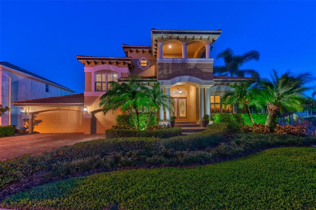 334 MANATEE LANE TARPON SPRINGS, FL 34689
