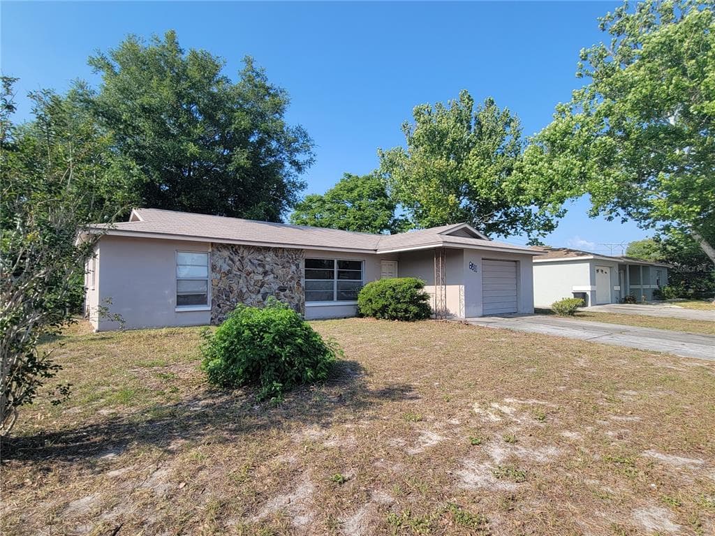 8611 WOODCREST DRIVE PORT RICHEY, FL 34668