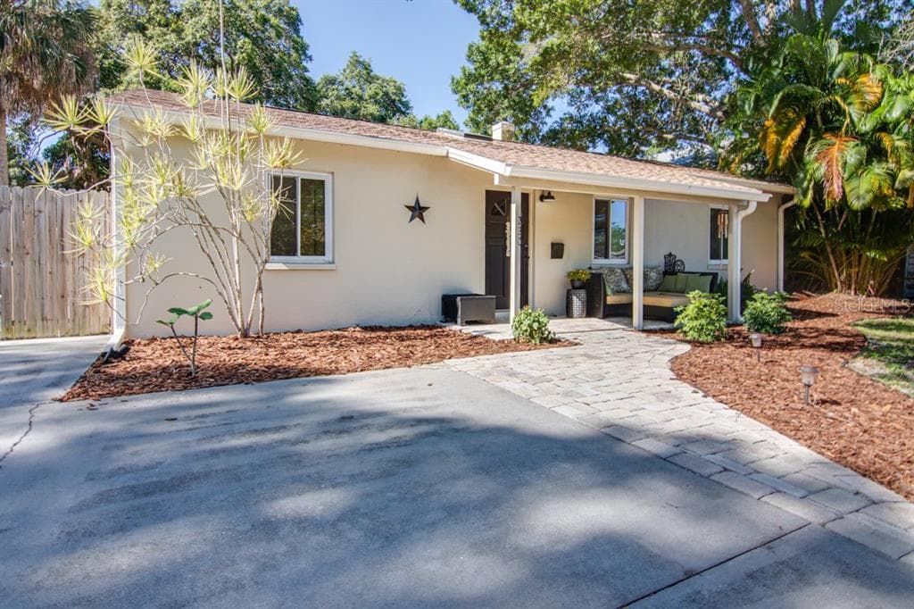 230 41ST AVENUE NE ST PETERSBURG, FL 33703
