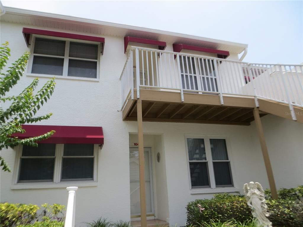 1440 WATER VIEW DRIVE W UNIT 204 LARGO, FL 33771