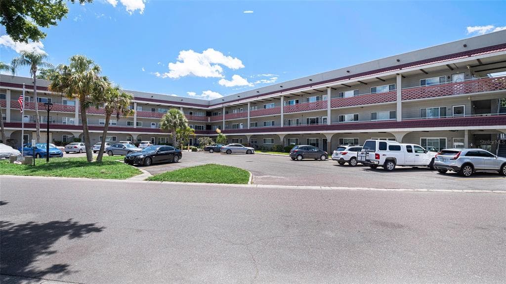 2072 AUSTRALIA WAY W UNIT 18 CLEARWATER, FL 33763