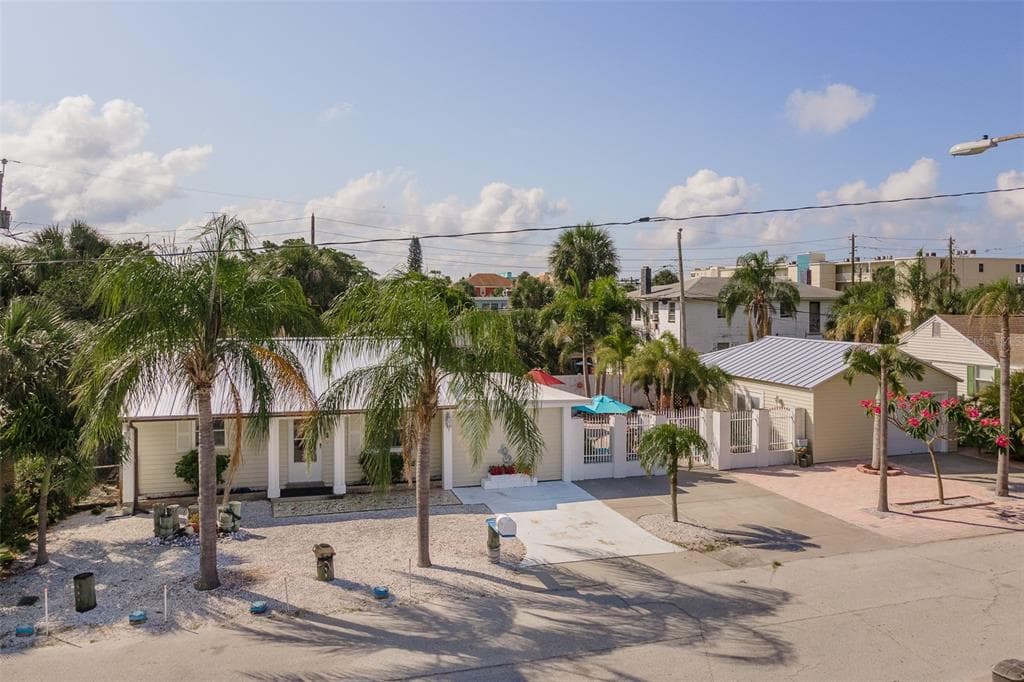 107 146TH AVENUE E MADEIRA BEACH, FL 33708