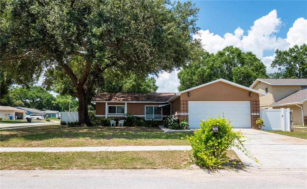 2302 SILVER HILL COURT VALRICO, FL 33594