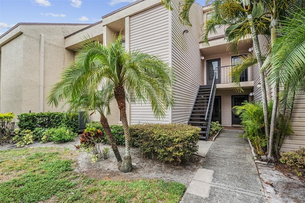 5118 PURITAN CIRCLE UNIT 1422 TAMPA, FL 33617