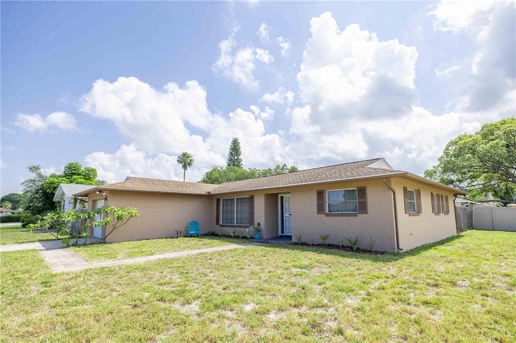 2599 BLACKWOOD CIRCLE CLEARWATER, FL 33763
