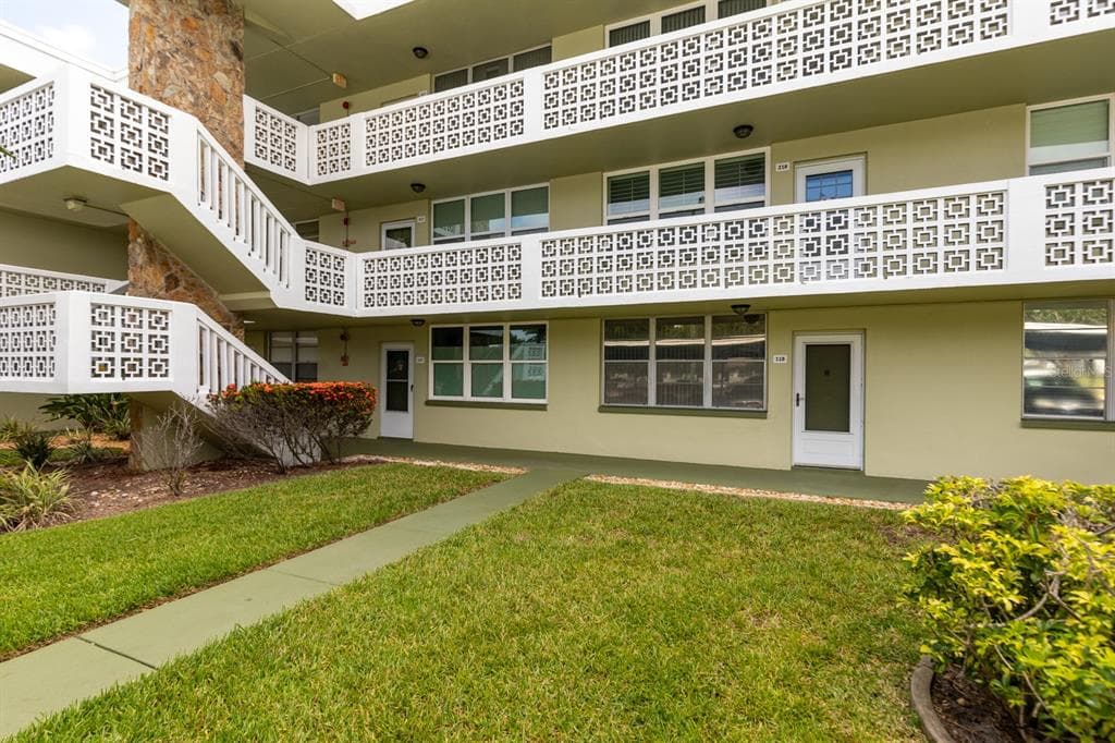 4885 1ST STREET NE UNIT 118 ST PETERSBURG, FL 33703