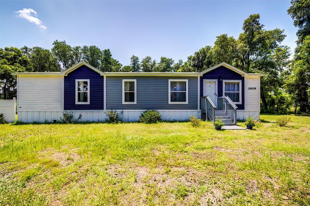 3909 CR 723 WEBSTER, FL 33597