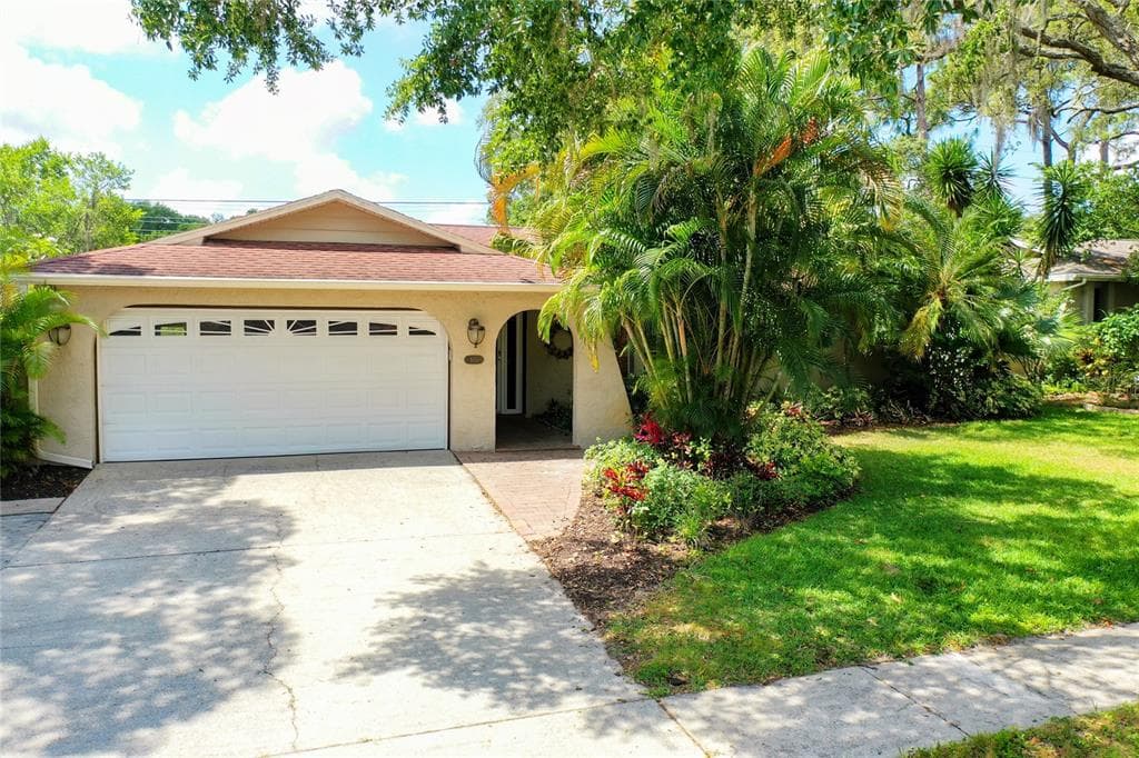 506 WHITE OAK DRIVE TARPON SPRINGS, FL 34689