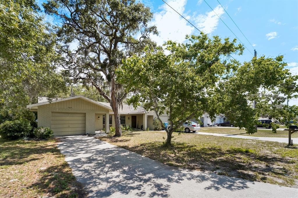 7447 and 7445 MEAD DRIVE SPRING HILL, FL 34606